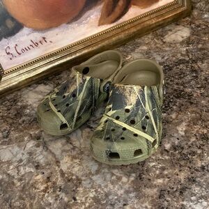 Camo crocs